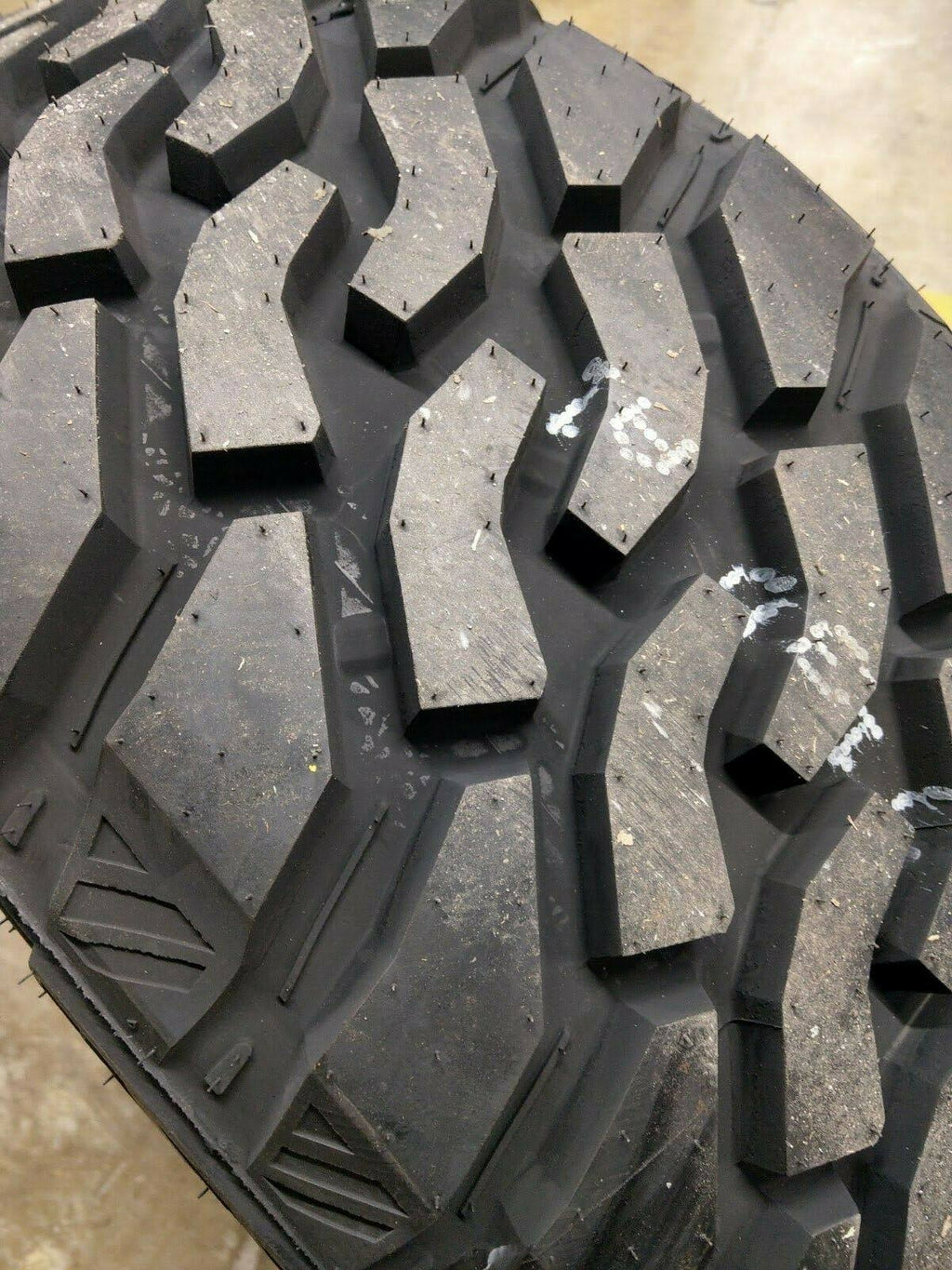 LT 33x12.50R20 Load E 10 Ply Mud Tire B52248