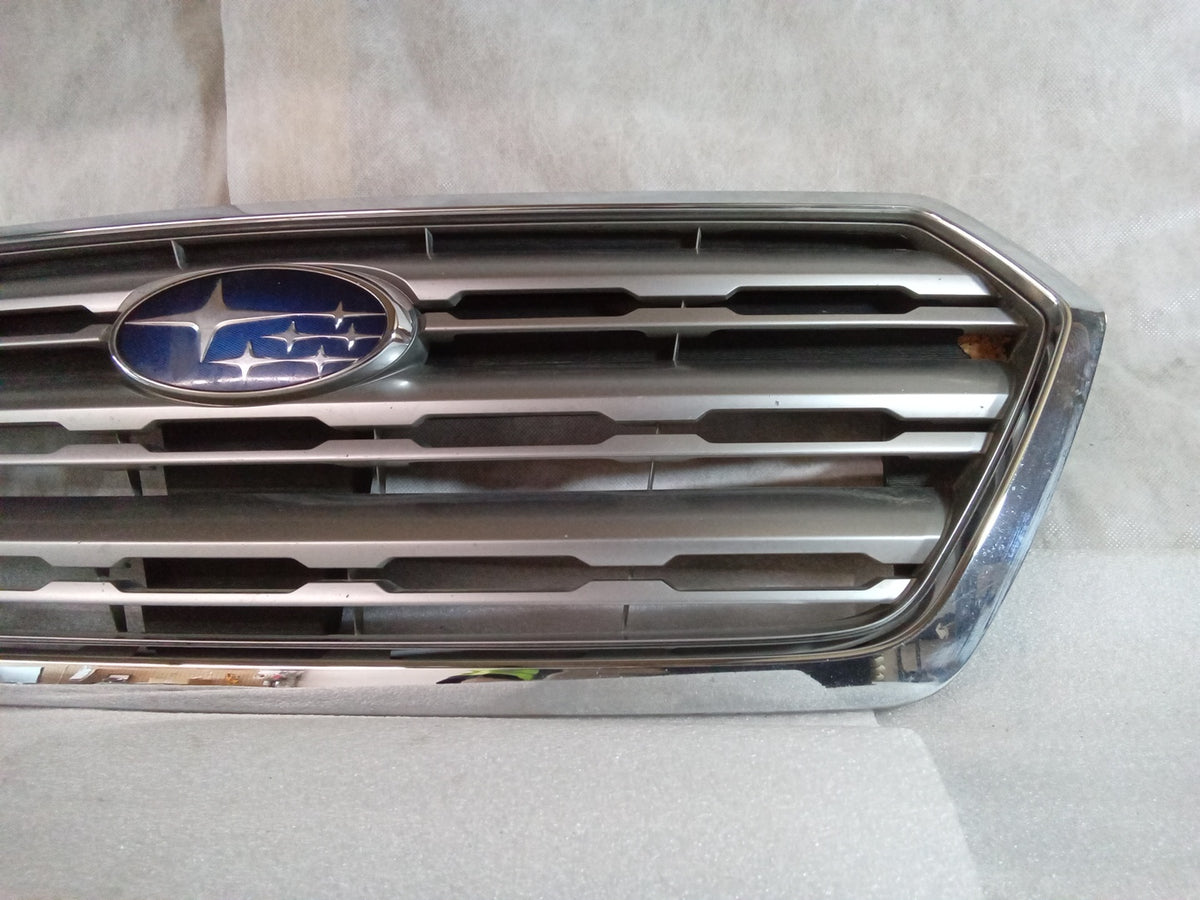 Pre-Owned 2017 Subaru Legacy Outback Wagon Light Gray Grill O5537