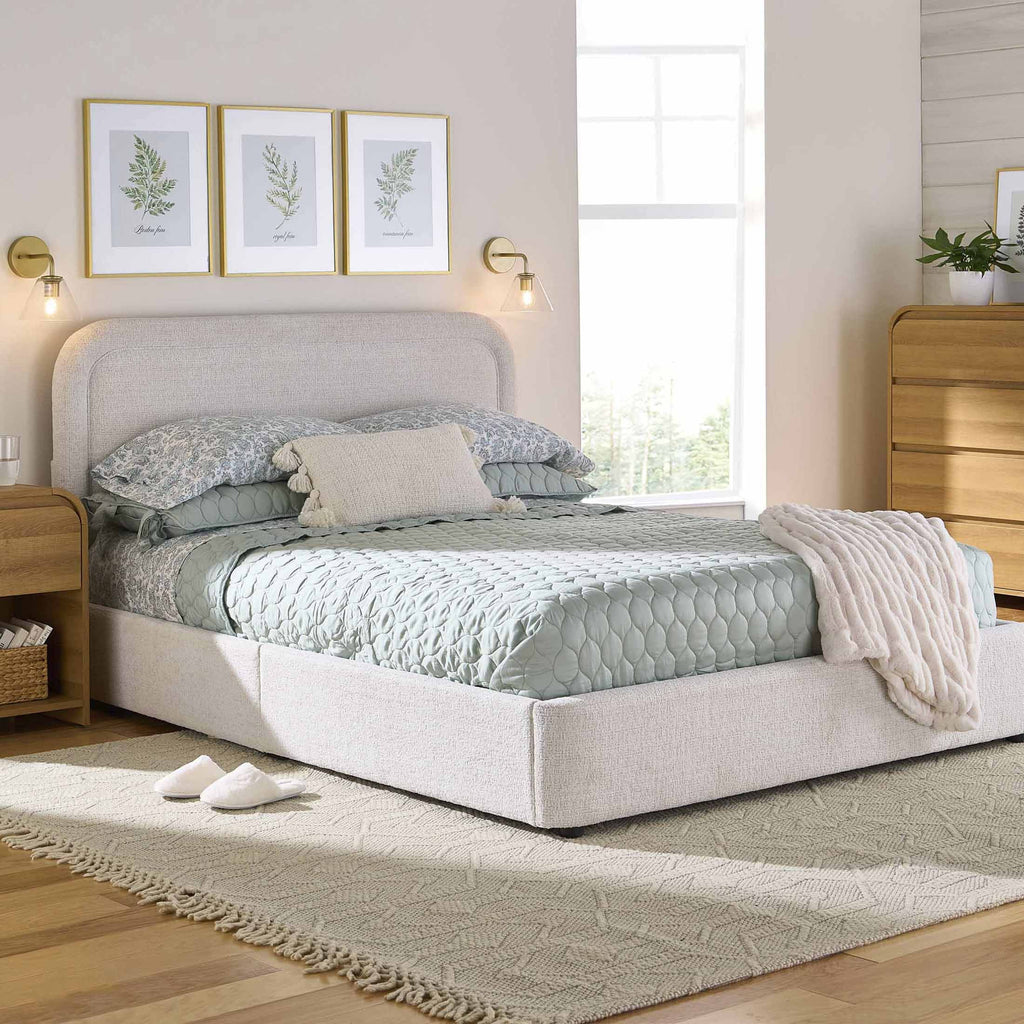Queen Boucle Platform Bed Y85793