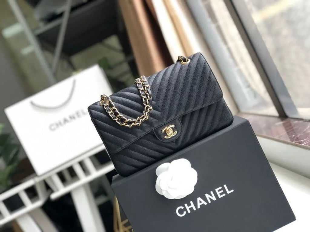 Black Chevron Shoulder and Crossbody Handbag Y127