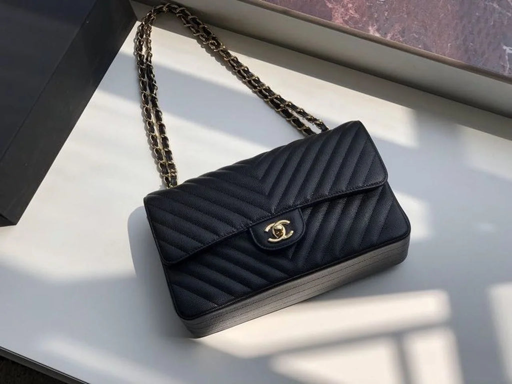Black Chevron Shoulder and Crossbody Handbag Y127