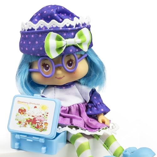 Strawberry Shortcake 5.5-inch Poseable Sweet Scented Fashion Doll with 4 Surprise Reveal Accessories Z405887