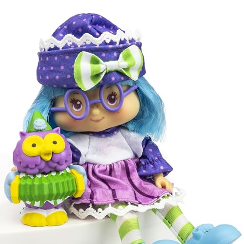 Strawberry Shortcake 5.5-inch Poseable Sweet Scented Fashion Doll with 4 Surprise Reveal Accessories Z405887
