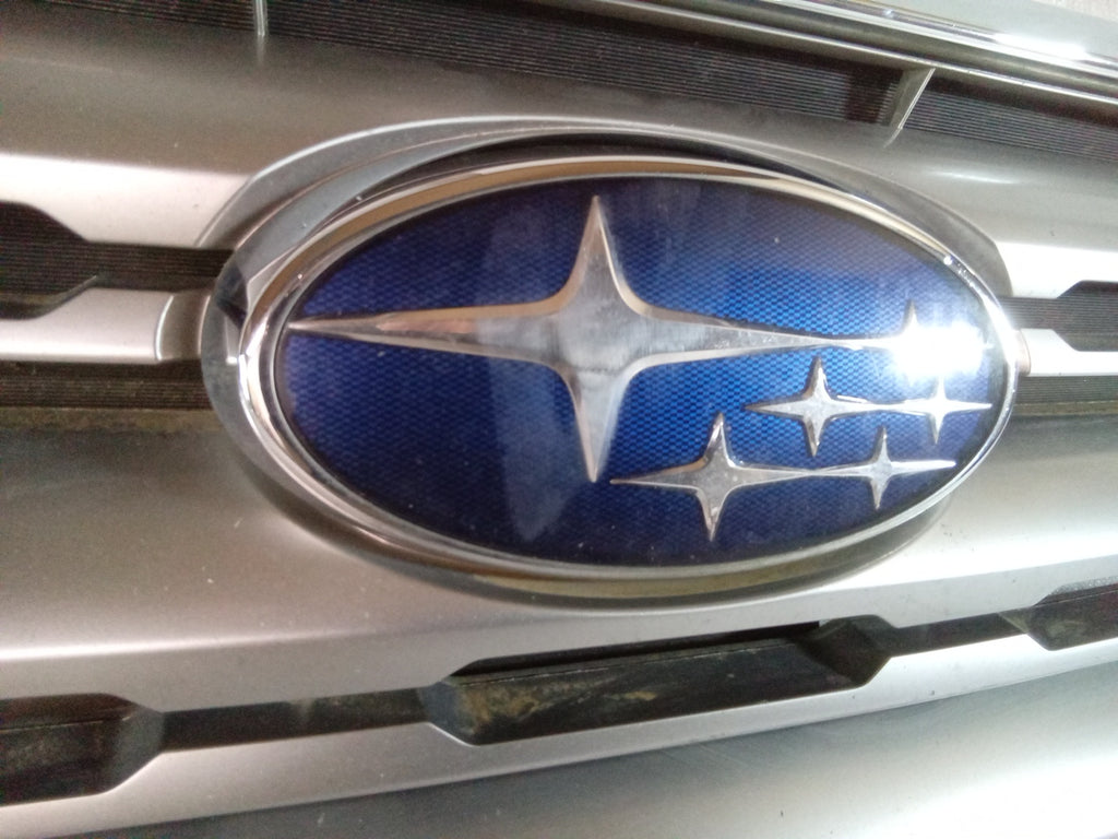 Pre-Owned 2017 Subaru Legacy Outback Wagon Light Gray Grill O5537