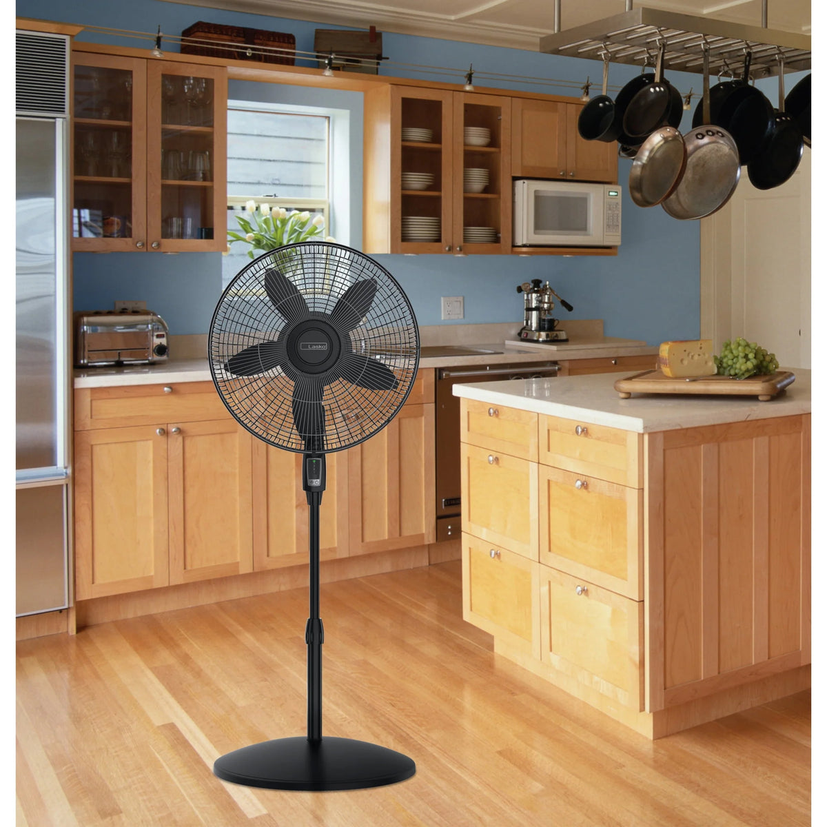 18 4-Speed Pedestal Fan with Remote, Black E1233