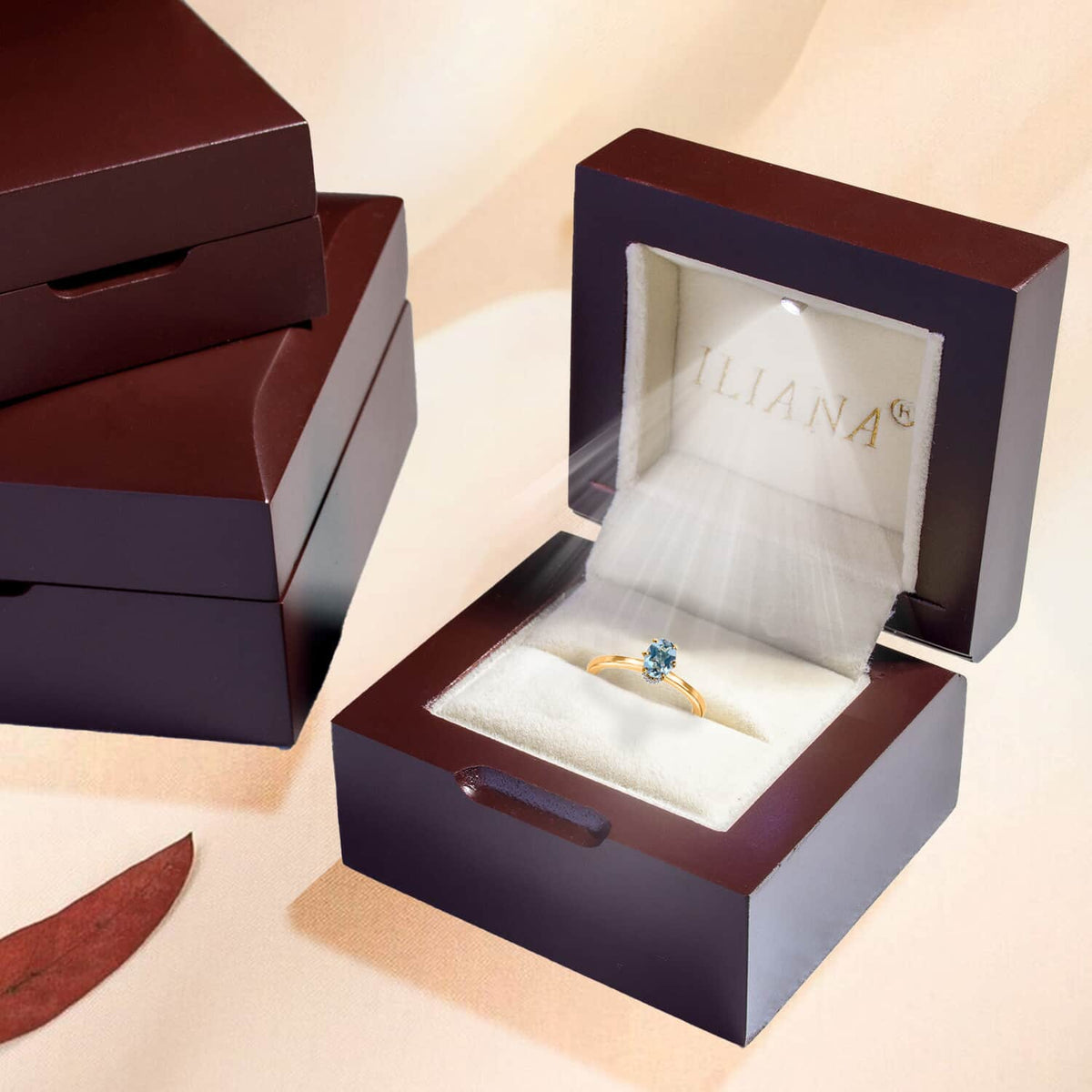 Oval Blue Aquamarine White Diamond 18K Yellow Gold Ring Size 7 M9309