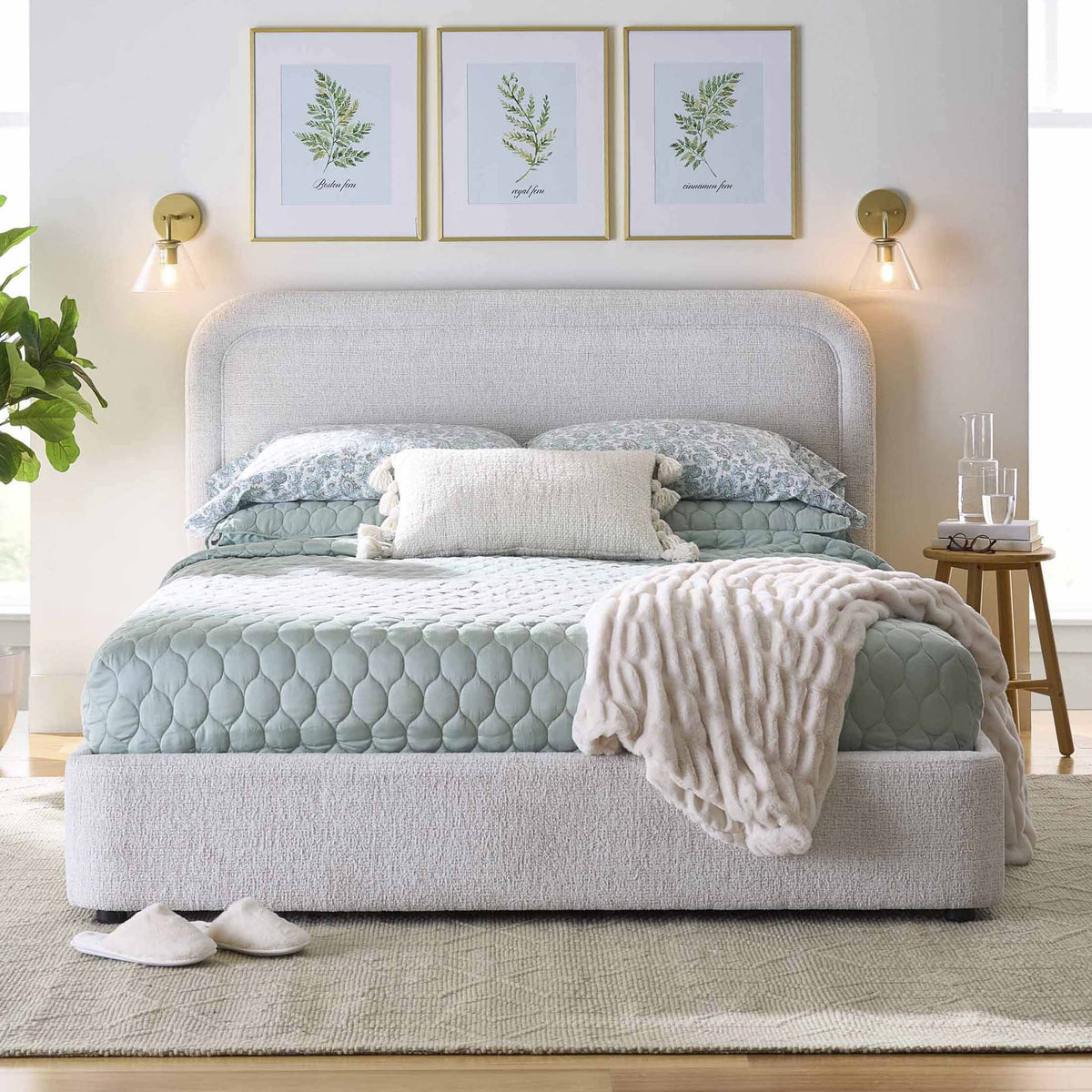 Queen Boucle Platform Bed Y85793